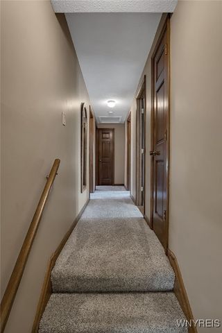 10 Mcintosh Drive, Lockport City, NY 14094