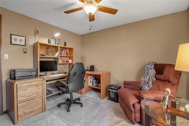 10 Mcintosh Drive, Lockport City, NY 14094