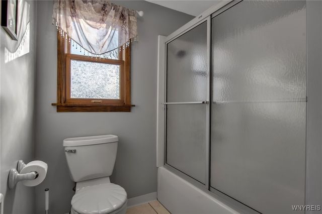 10 Mcintosh Drive, Lockport City, NY 14094