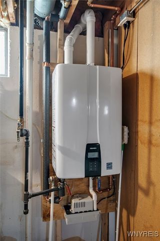 10 Mcintosh Drive, Lockport City, NY 14094