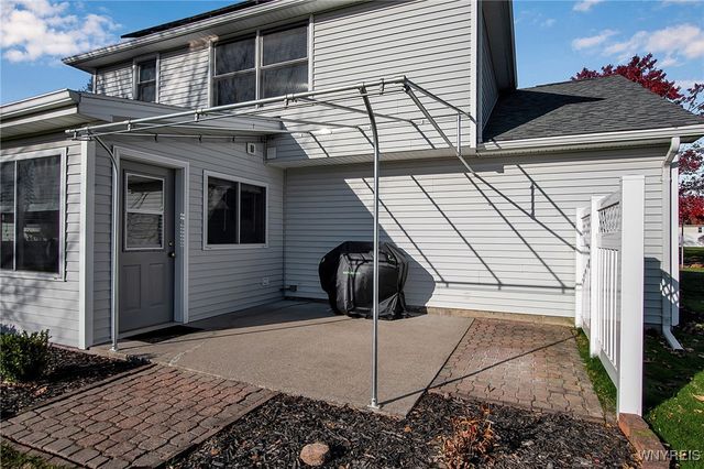 10 Mcintosh Drive, Lockport City, NY 14094