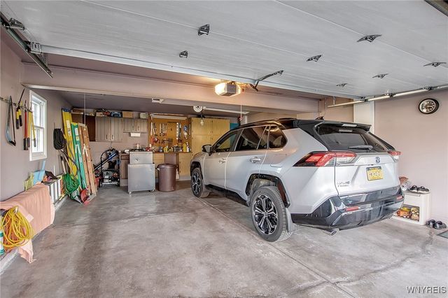 10 Mcintosh Drive, Lockport City, NY 14094