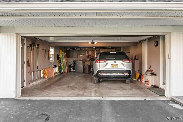 10 Mcintosh Drive, Lockport City, NY 14094