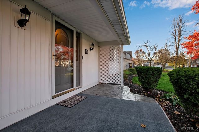 10 Mcintosh Drive, Lockport City, NY 14094