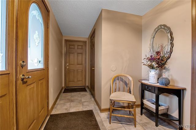 10 Mcintosh Drive, Lockport City, NY 14094