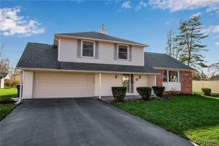 10 Mcintosh Drive, Lockport City, NY 14094