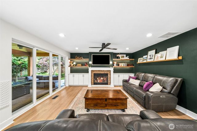 16007 135th AVE CT E, Puyallup, WA 98374