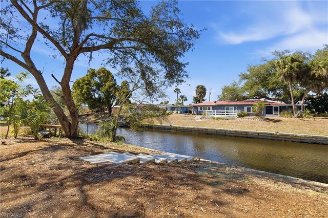 1021 April LN, North Fort Myers, FL 33903