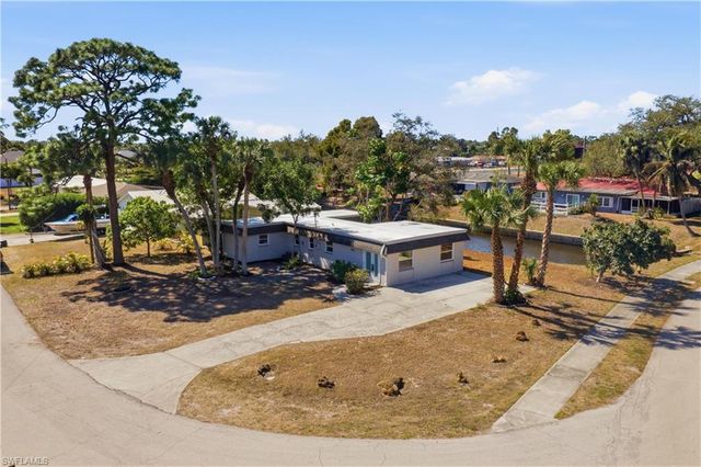 1021 April LN, North Fort Myers, FL 33903