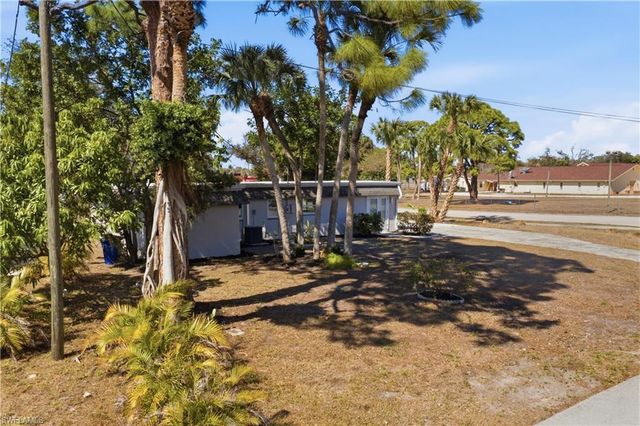 1021 April LN, North Fort Myers, FL 33903