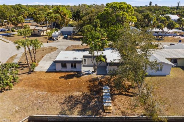 1021 April LN, North Fort Myers, FL 33903