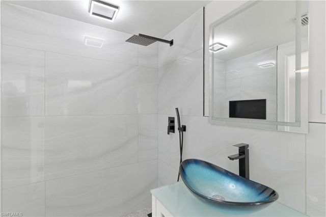 1021 April LN, North Fort Myers, FL 33903