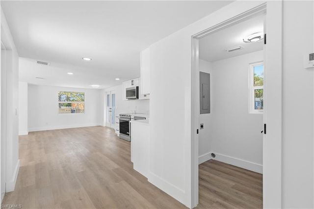 1021 April LN, North Fort Myers, FL 33903