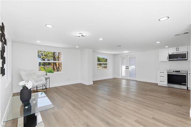 1021 April LN, North Fort Myers, FL 33903