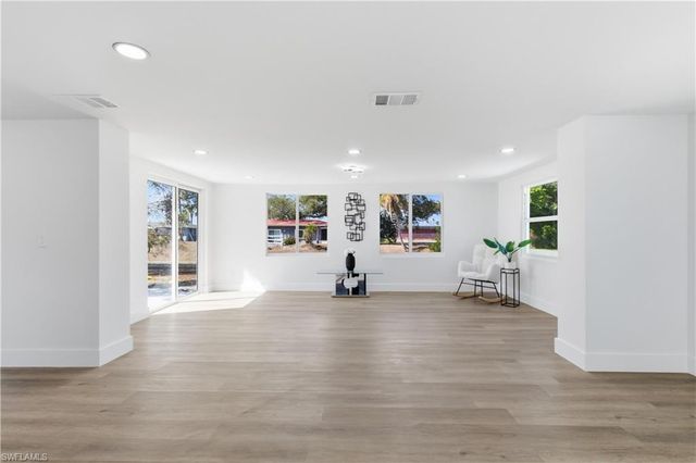 1021 April LN, North Fort Myers, FL 33903