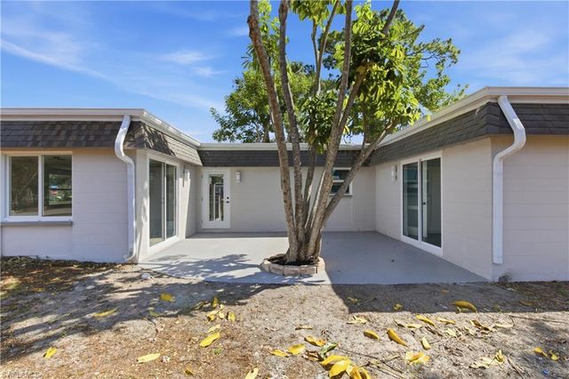 1021 April LN, North Fort Myers, FL 33903