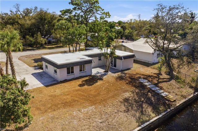 1021 April LN, North Fort Myers, FL 33903