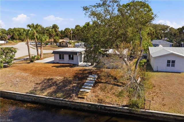 1021 April LN, North Fort Myers, FL 33903