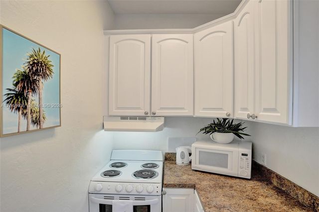 1012 NE 17th Court 2, Fort Lauderdale, FL 33305