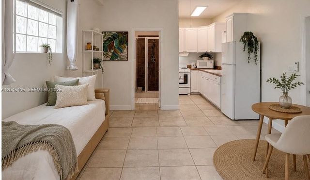 1012 NE 17th Court 2, Fort Lauderdale, FL 33305