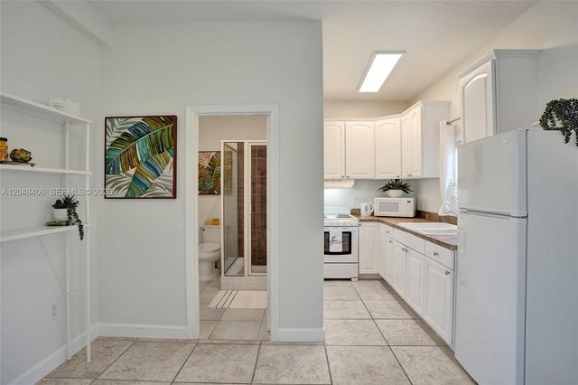 1012 NE 17th Court 2, Fort Lauderdale, FL 33305