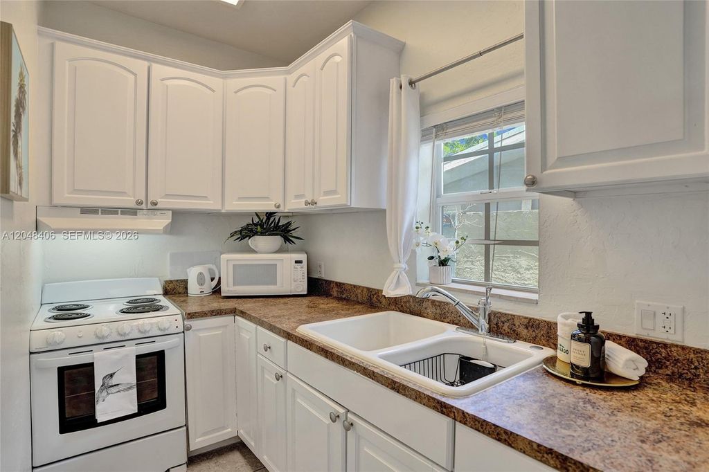 1012 NE 17th Court 2, Fort Lauderdale, FL 33305