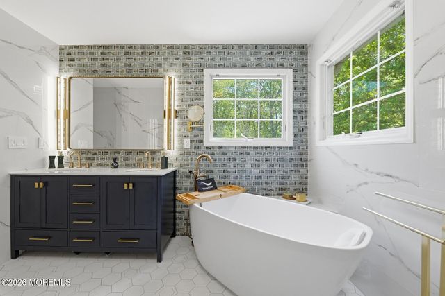 7 Cherry Tree Lane, Cream Ridge, NJ 08514