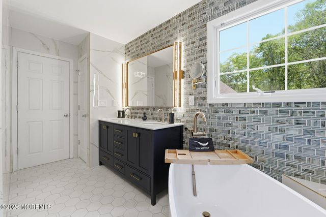 7 Cherry Tree Lane, Cream Ridge, NJ 08514