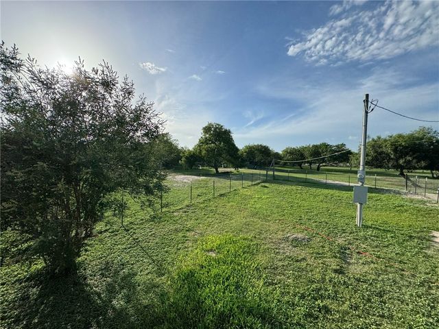 1312 Antonia St, Sinton, TX 78387