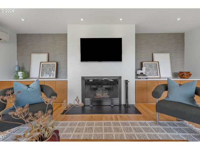 4236 Sw MCDONNELL Ter, Portland, OR 97239