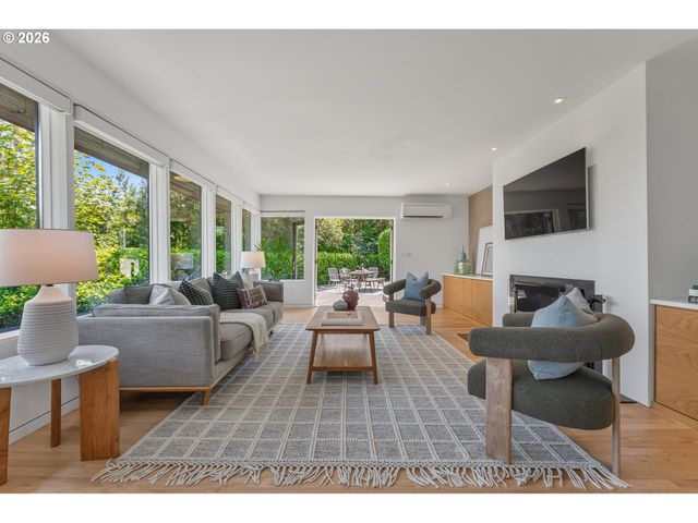 4236 Sw MCDONNELL Ter, Portland, OR 97239