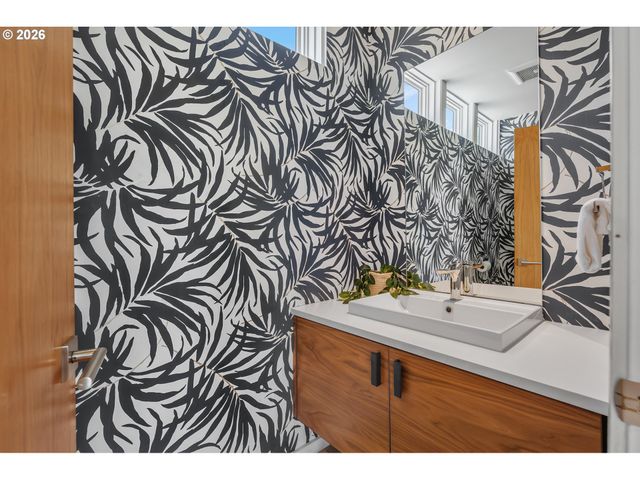 4236 Sw MCDONNELL Ter, Portland, OR 97239