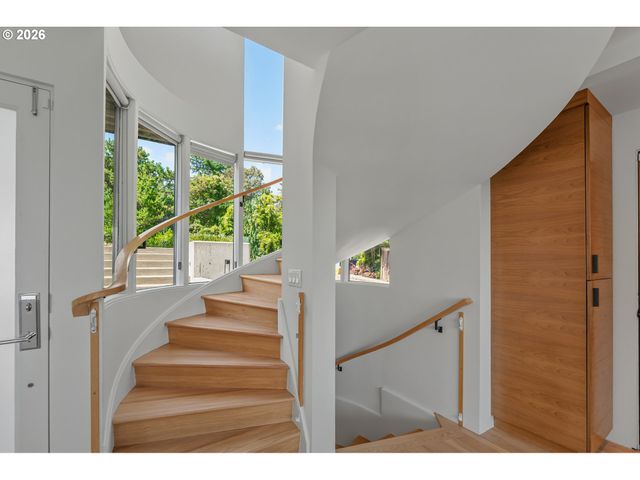 4236 Sw MCDONNELL Ter, Portland, OR 97239