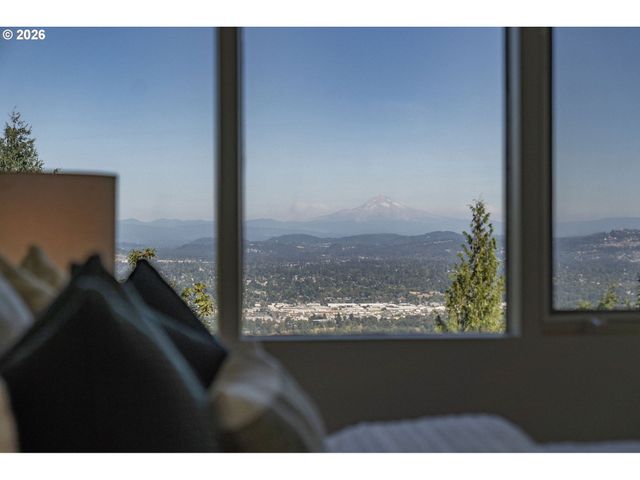 4236 Sw MCDONNELL Ter, Portland, OR 97239