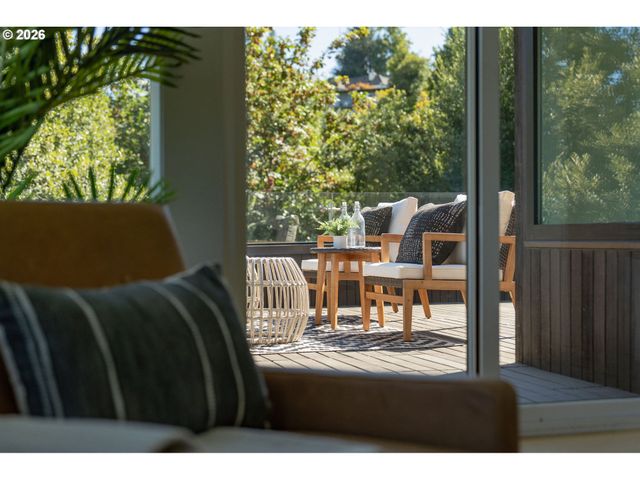 4236 Sw MCDONNELL Ter, Portland, OR 97239