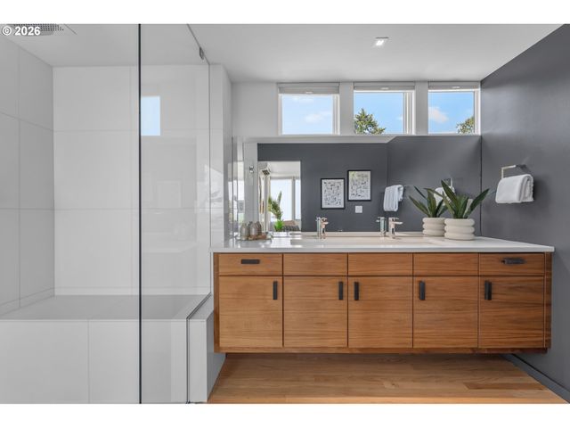 4236 Sw MCDONNELL Ter, Portland, OR 97239