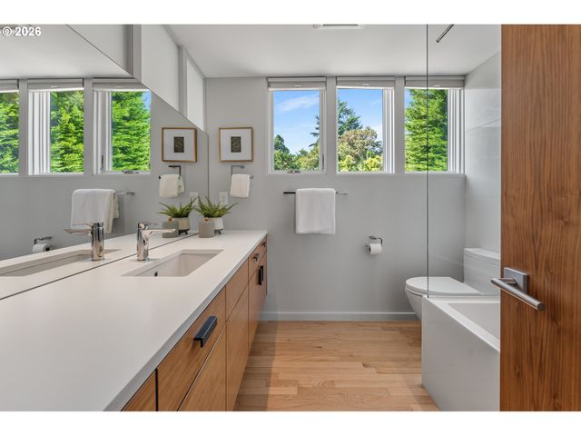 4236 Sw MCDONNELL Ter, Portland, OR 97239