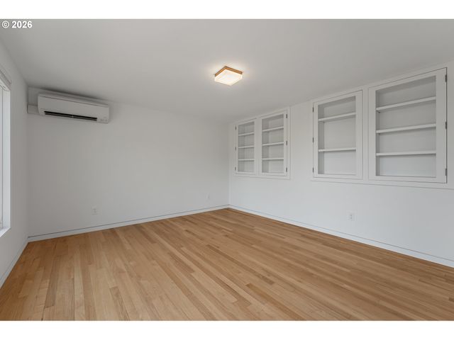4236 Sw MCDONNELL Ter, Portland, OR 97239
