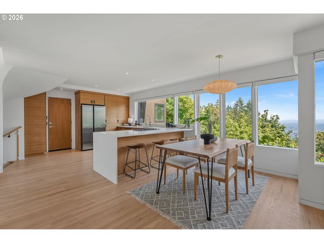4236 Sw MCDONNELL Ter, Portland, OR 97239