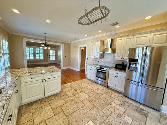 5406 N SUWANEE AVENUE, Tampa, FL 33604