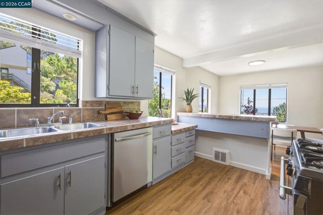 7-9 El Portal Ct, Berkeley, CA 94708