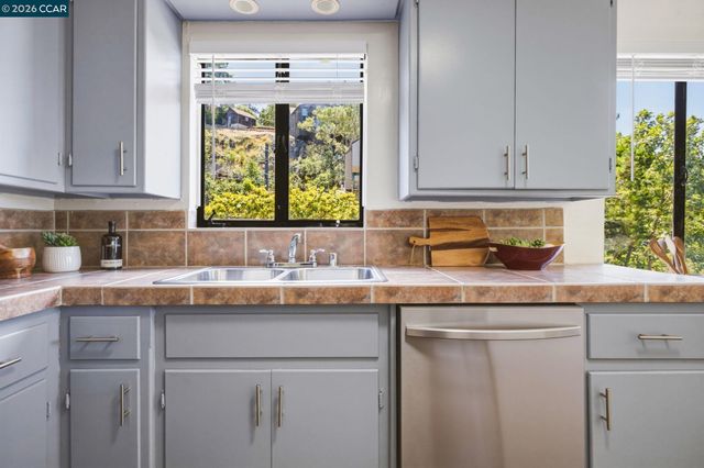 7-9 El Portal Ct, Berkeley, CA 94708