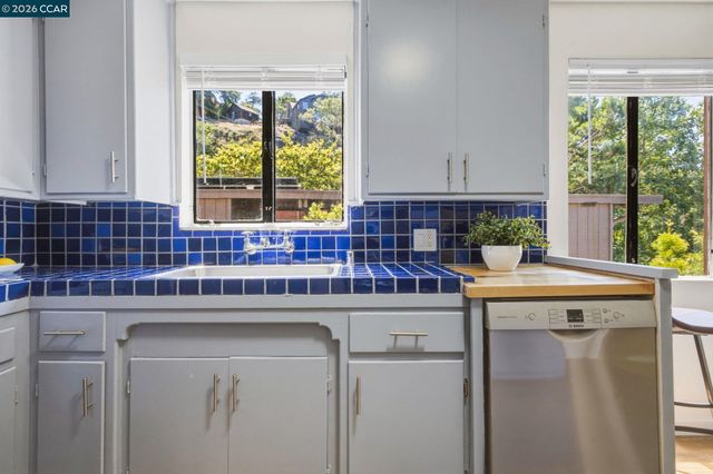 7-9 El Portal Ct, Berkeley, CA 94708