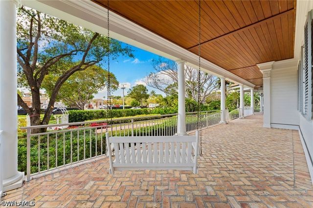 2325 Lantern LN, Naples, FL 34102