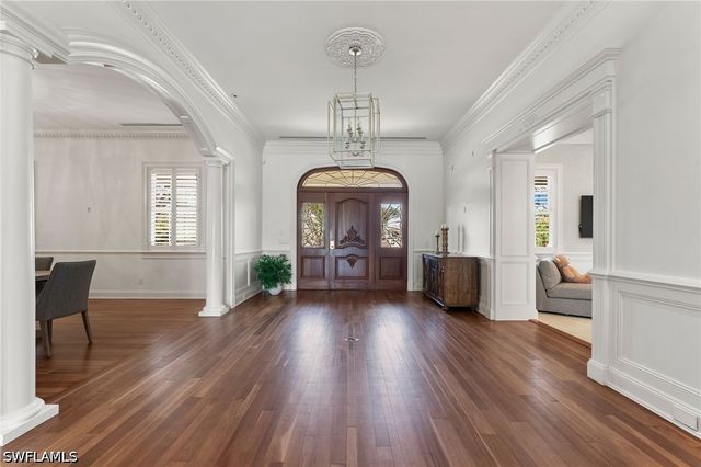 2325 Lantern LN, Naples, FL 34102