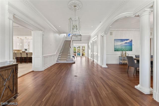 2325 Lantern LN, Naples, FL 34102