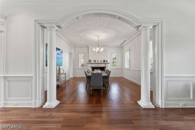 2325 Lantern LN, Naples, FL 34102