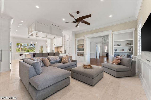 2325 Lantern LN, Naples, FL 34102