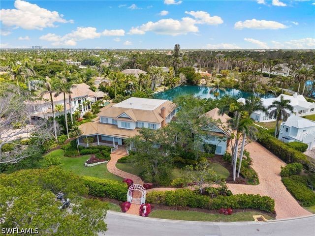 2325 Lantern LN, Naples, FL 34102