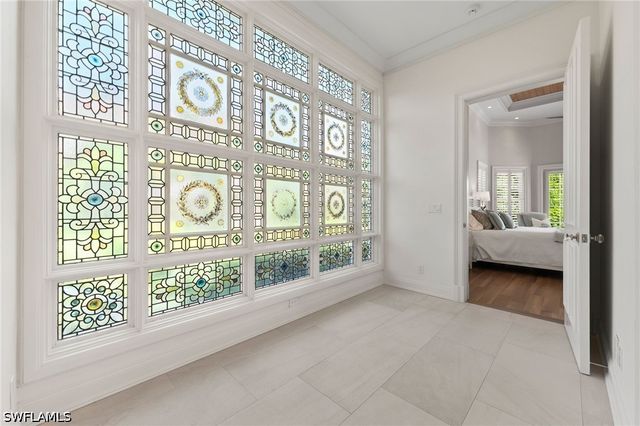 2325 Lantern LN, Naples, FL 34102